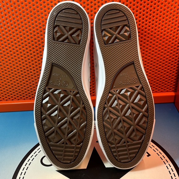 Converse Chuck Taylor Men's Low Top (Canvas)White Mono - Picture 8 of 9